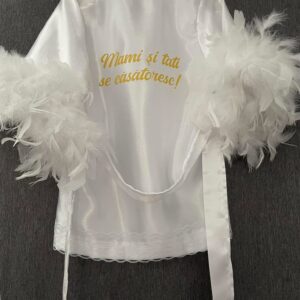 Halat pentru fetița mirilor – delicat și elegant